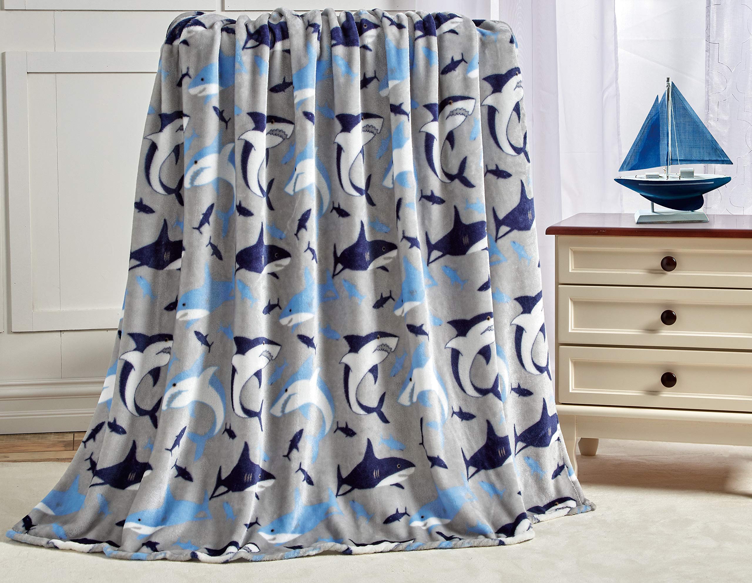 Decor&More American Pride Collection Microplush Throw Blanket (50" x 60")